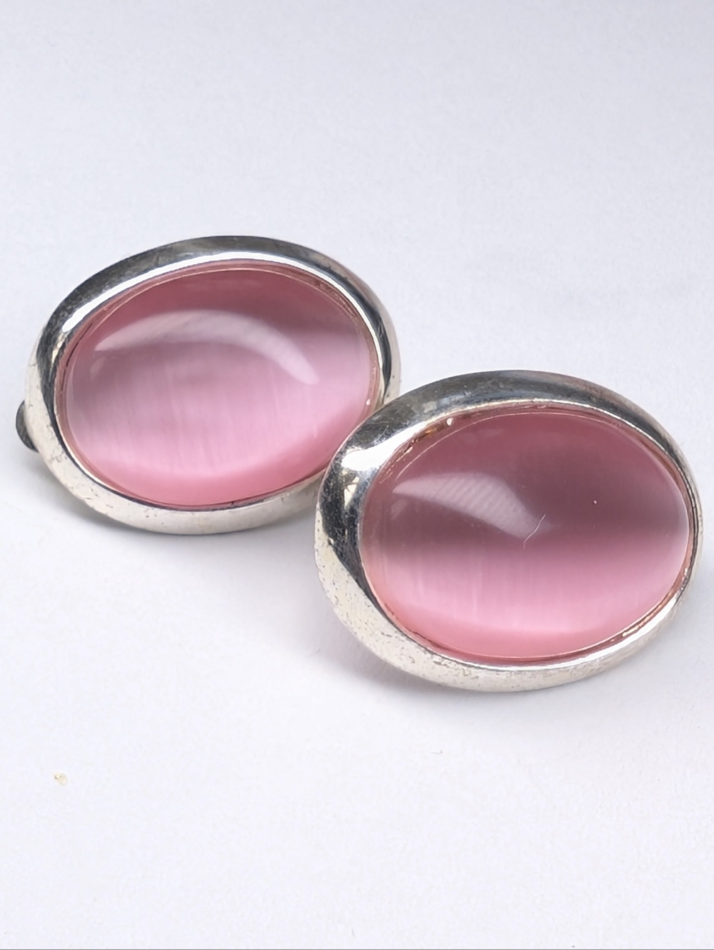 🩷 Vintage Pink Moonglow Clip On Earrings *4 For $20*